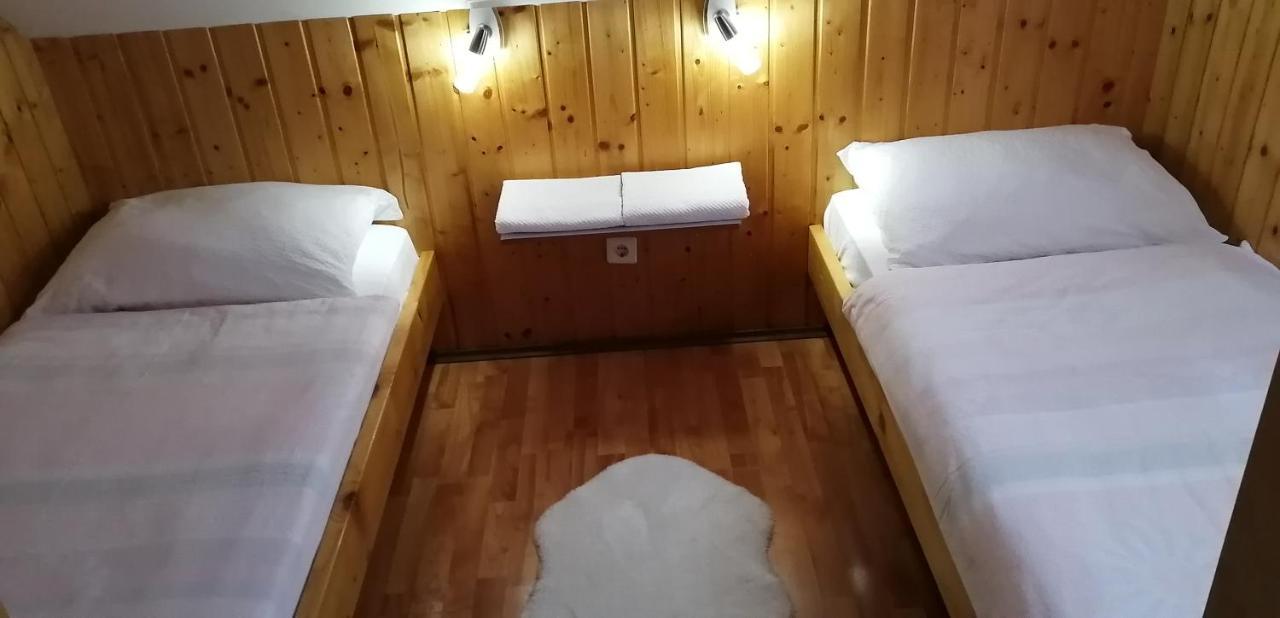 Wooden House Nela Near Plitvice Lakes Smoljanac Exterior photo