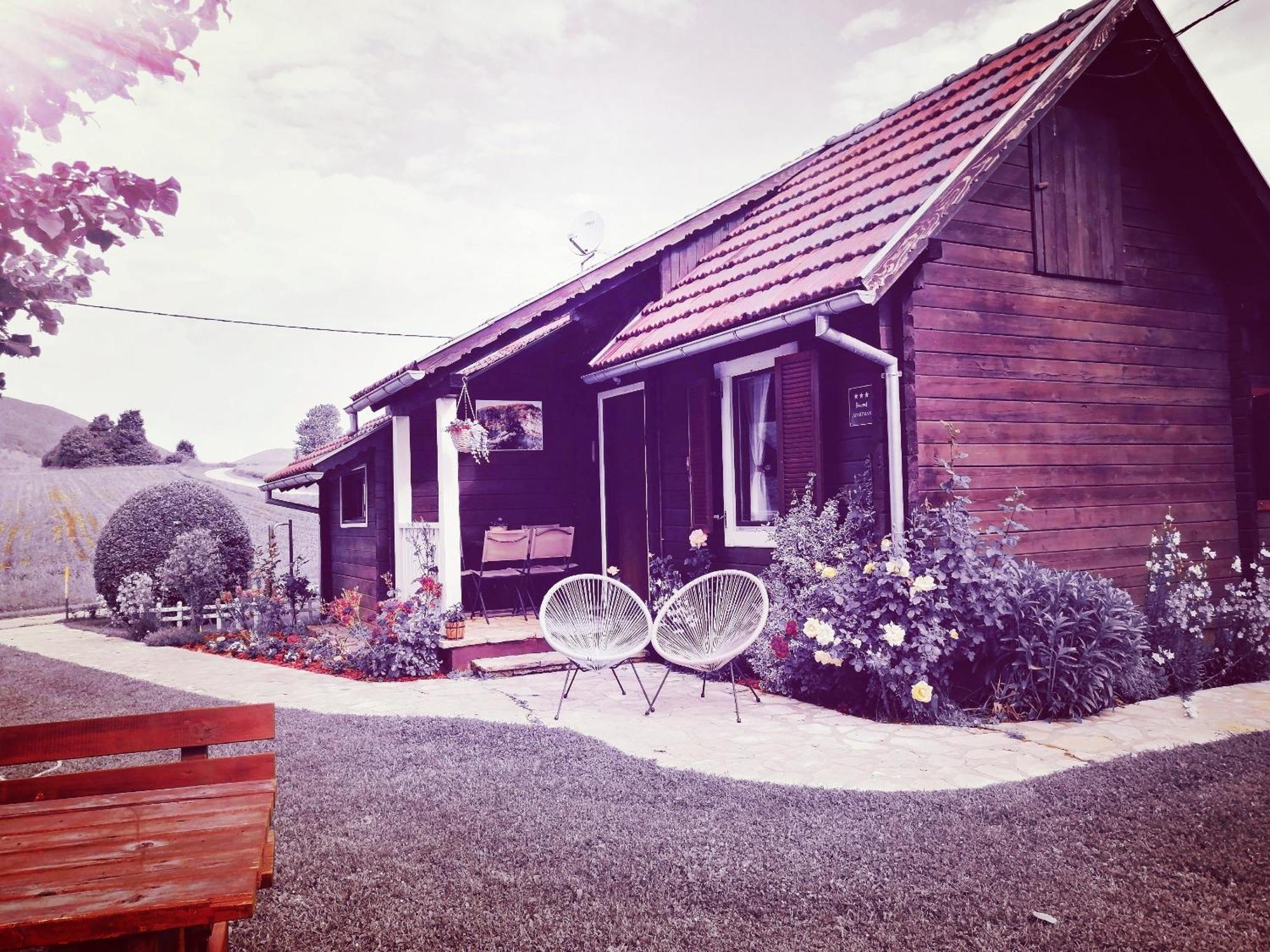 Wooden House Nela Near Plitvice Lakes Smoljanac Exterior photo